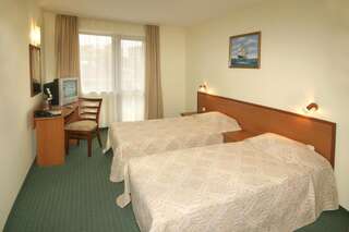 Отель Dionis Hotel Варна Стандартный двухместный номер с 1 кроватью или 2 отдельными кроватями-2